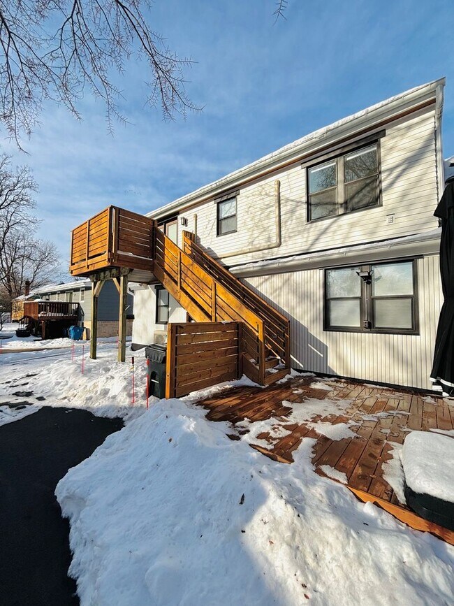 Building Photo - 7713 Knoll St