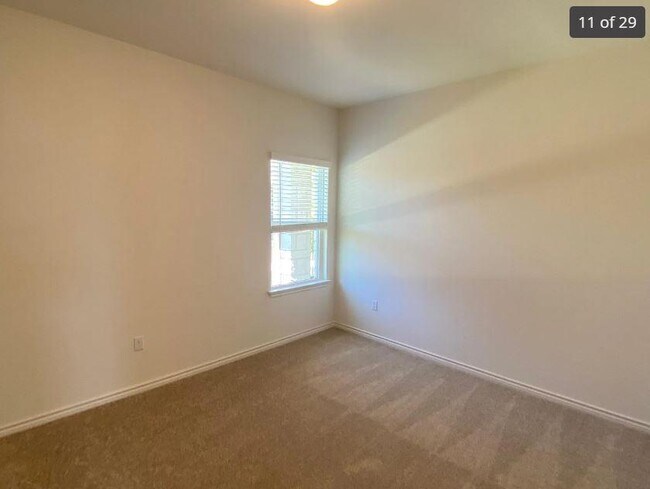 Building Photo - 9315 Looksee Ln