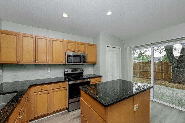 Building Photo - 447 Maple Pointe Dr