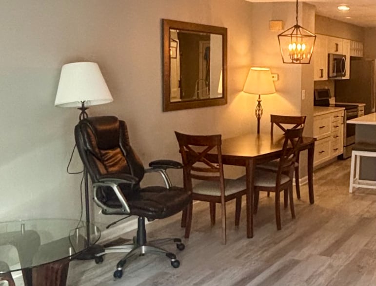 Building Photo - 12053 E Hoye Dr