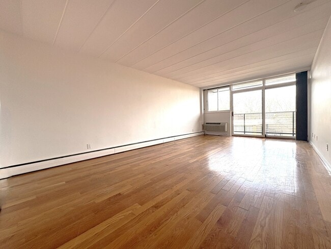 Building Photo - 345 Harvard St