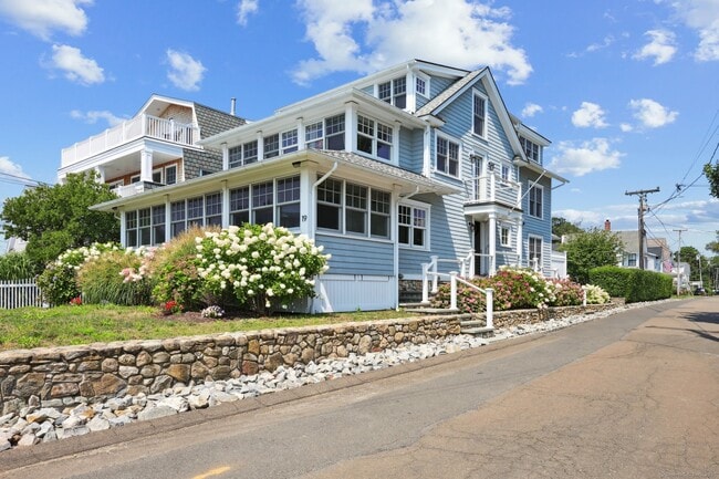 Building Photo - 19 Middle Beach Rd