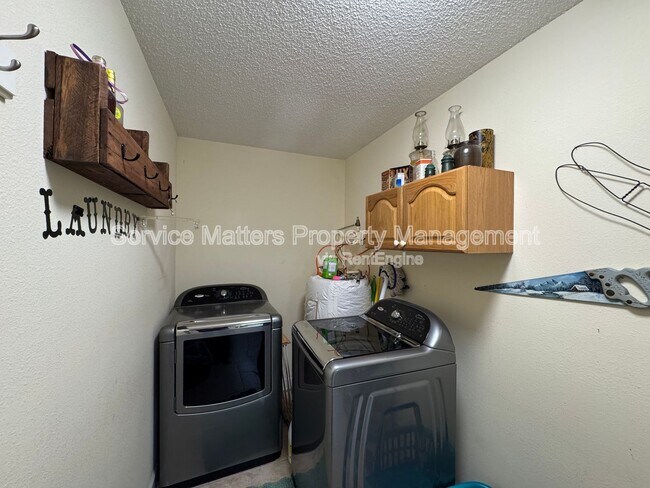 Building Photo - 6277 Pansy Dr