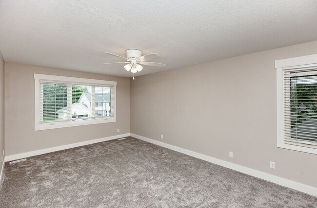 Building Photo - THOUGHTFULLY UPDATED!! 4 Bedroom, 3 Bathroom Home in Urbandale!