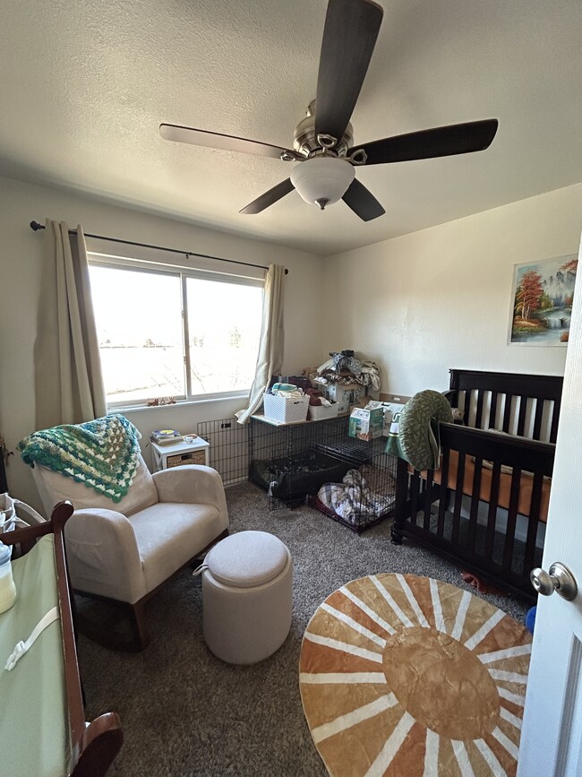 Building Photo - 678 Eagle Dr