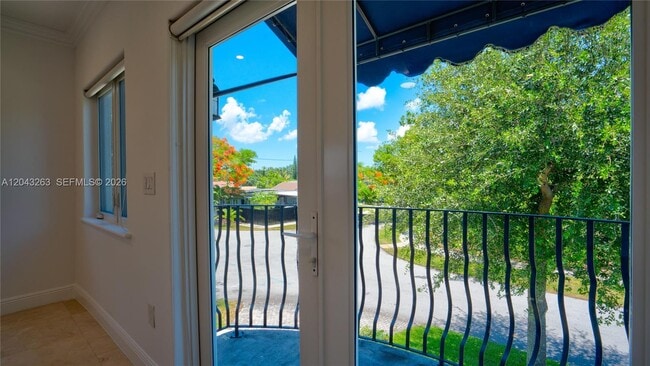 Building Photo - 500 SW 51st Ct