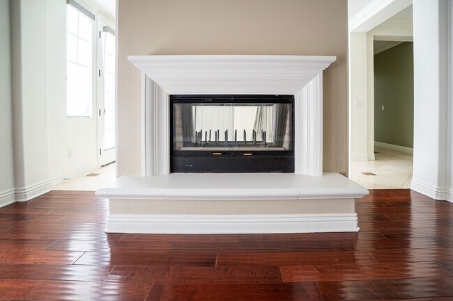 Building Photo - Exceptional estate Located In the highly desirable College Park Community.