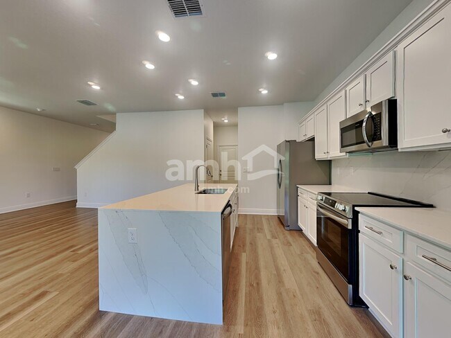Building Photo - 6543 Atlantic Bch Ave