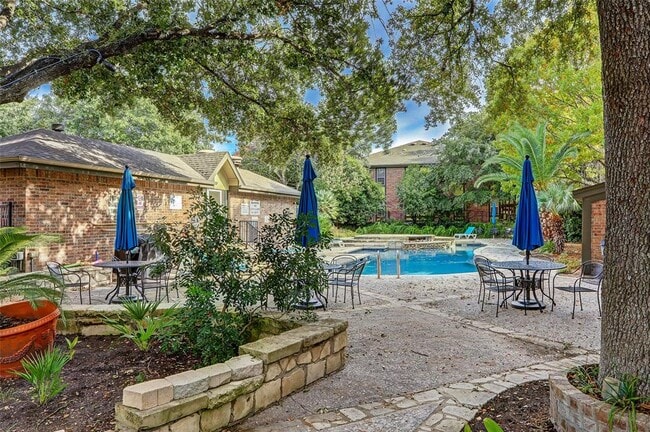 Building Photo - 7685 Northcross Dr