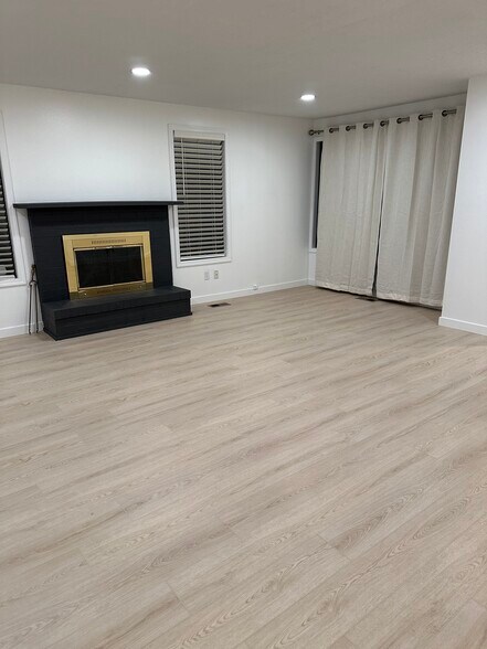 Building Photo - 6065 SW 68th Ct