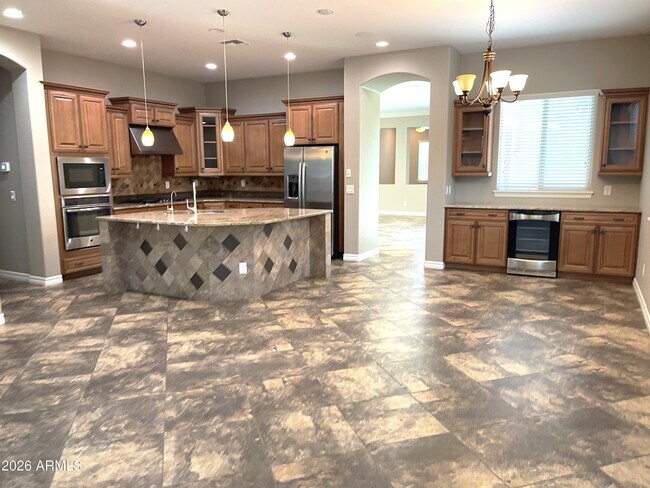 Building Photo - 2543 E Penedes Dr