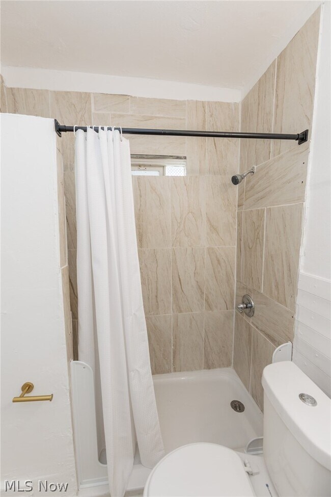 Building Photo - 1519 Ridgewood Ave