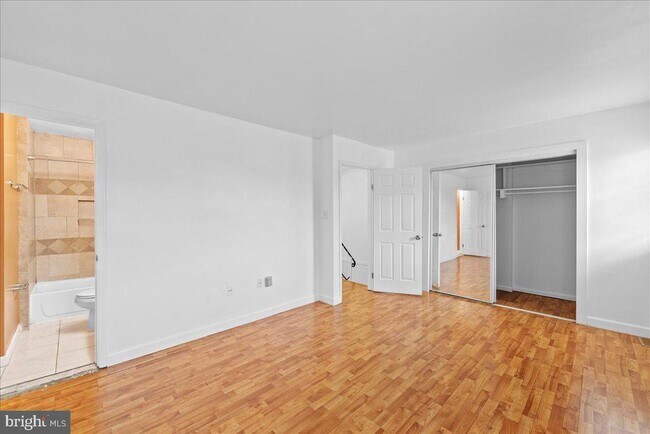 Building Photo - 7415 Rhondda Dr
