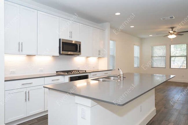 Building Photo - 2312 Ringstaff Rd