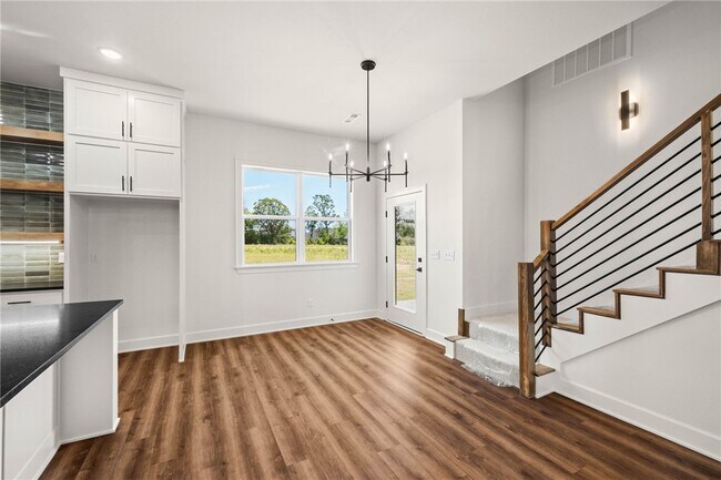 Building Photo - 431 Silverview Ave