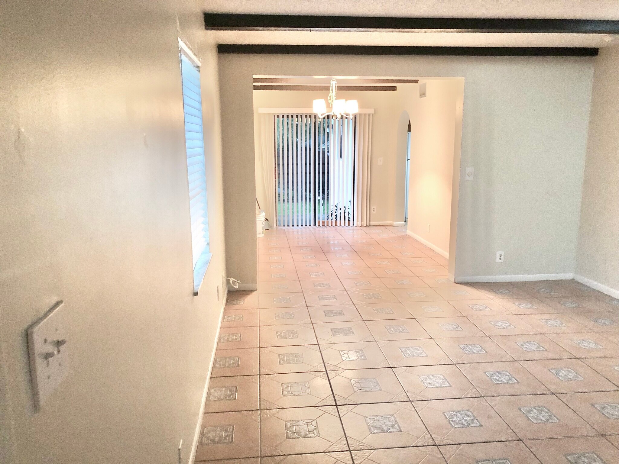 Building Photo - 813 NE 22nd Dr