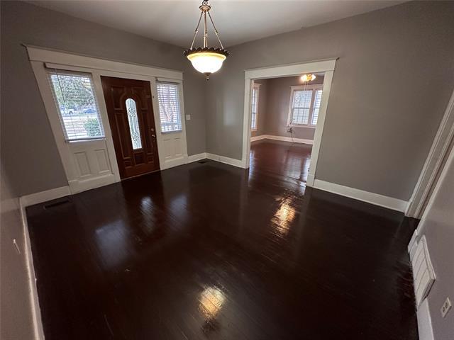 Building Photo - 5614 Columbia Ave