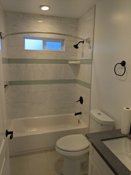 Building Photo - 2614 Chariton St