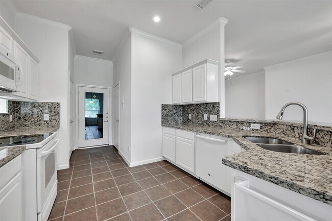 Building Photo - 47 Presidio Rd