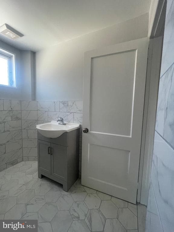 Building Photo - 1917 Winton Ave