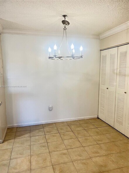Building Photo - 5440 W 21st Ct