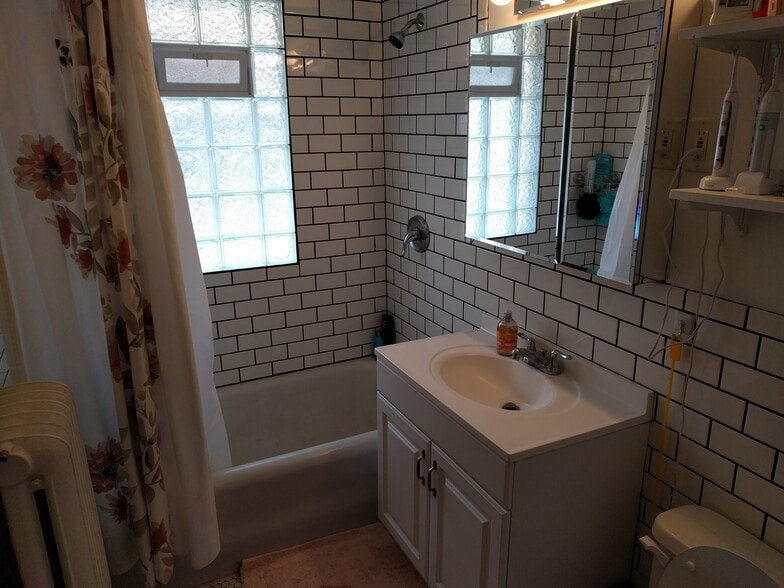 Bathroom - 3944 Aldrich Ave S
