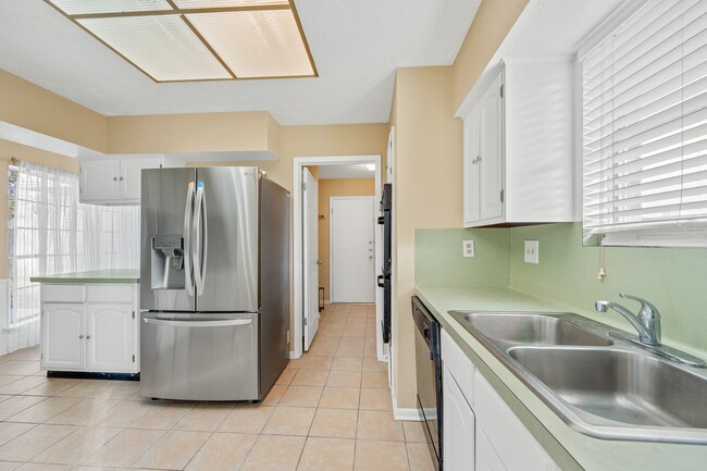 Building Photo - 9302 Claridge Dr