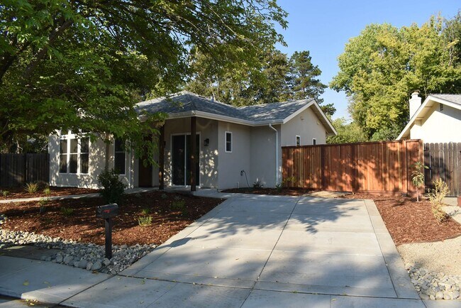 Primary Photo - Gorgeous brand-new home with solar, electr...