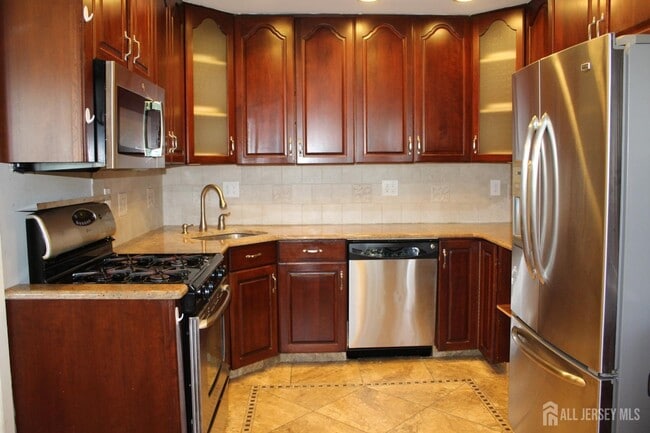 Building Photo - 13 Califon Dr