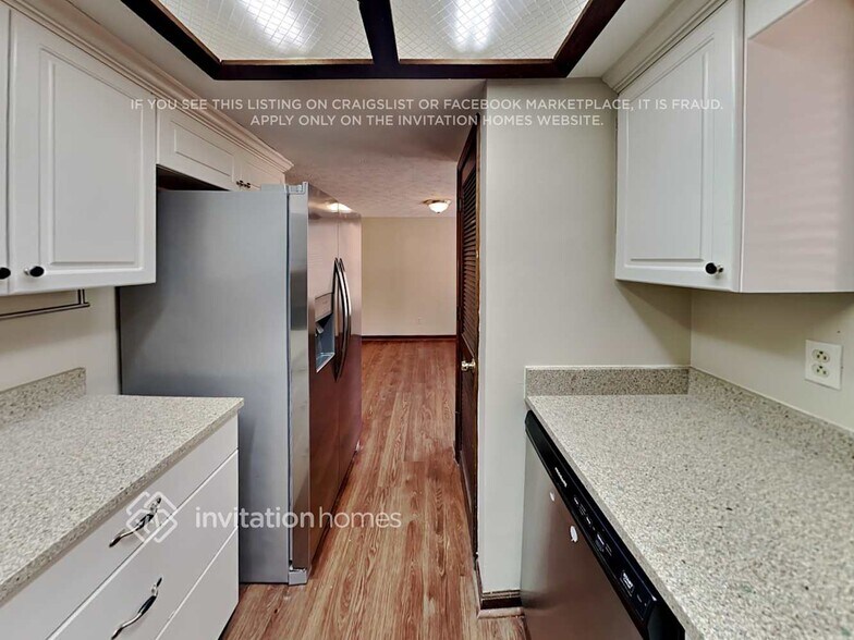 Building Photo - 1050 Rockcrest Dr