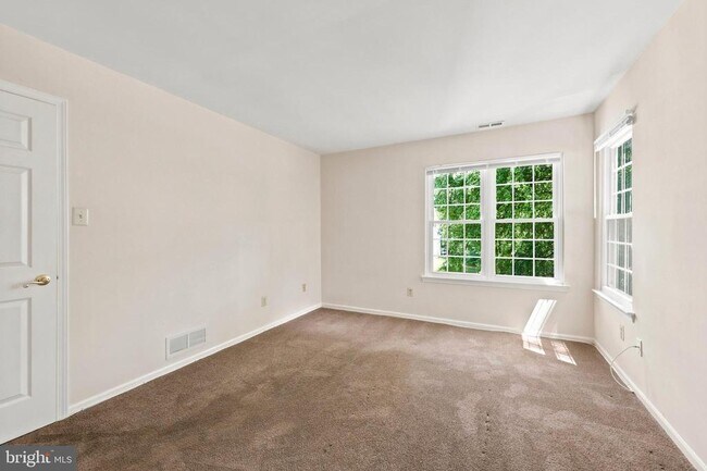 Building Photo - 502 Diamond Dr