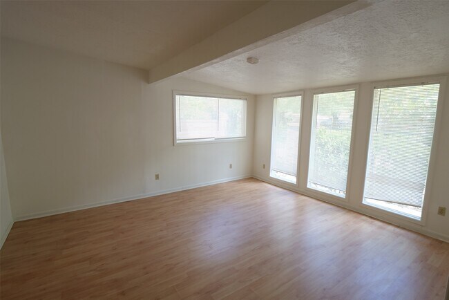 Building Photo - 5231 Beechnut St