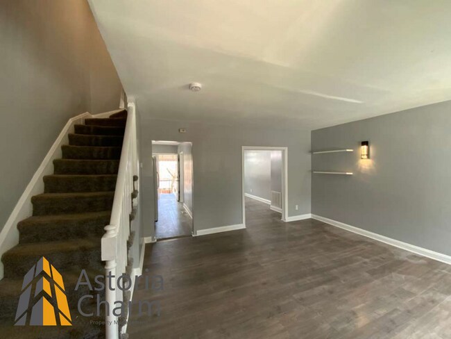 Building Photo - 3 Bedroom Home with Den and Fenced Yard in Quiet Neighborhood