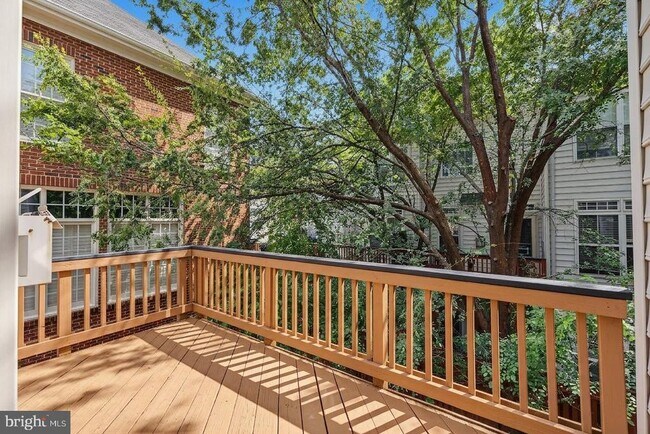 Building Photo - 5256 Bessley Pl