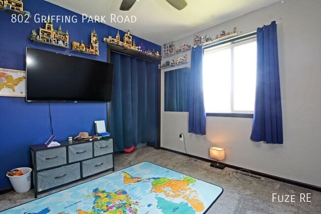 Building Photo - 802 Griffing Park Rd