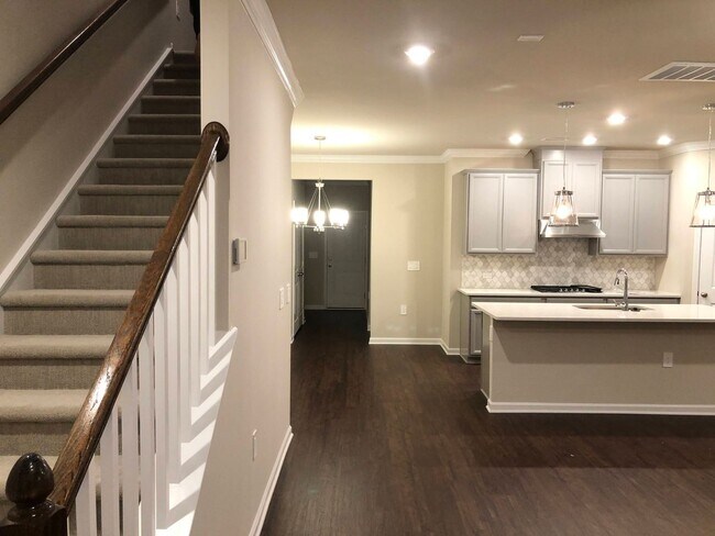 Building Photo - Modern 5 Bed | 3 Bath House in Cary