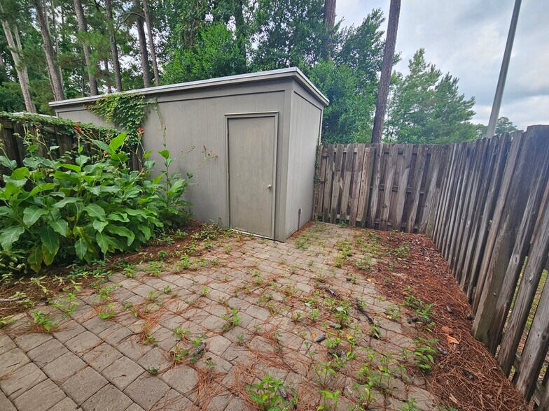 Building Photo - 634 Cobblestone Dr