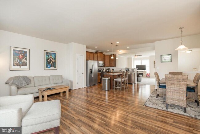Building Photo - 155 Schramm Lp