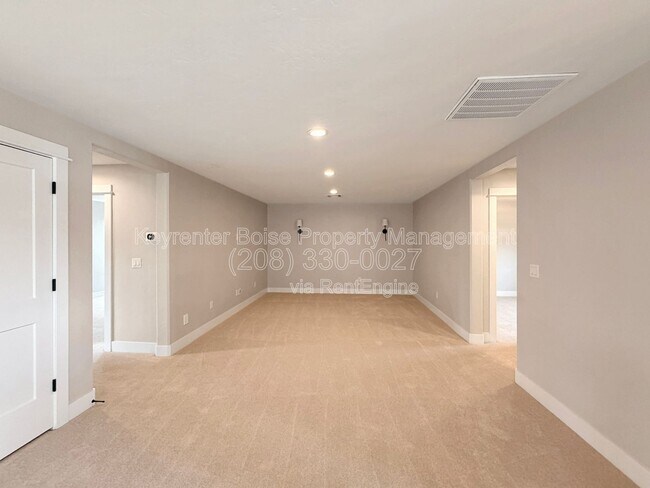 Building Photo - 8343 W Sparks Lake Dr