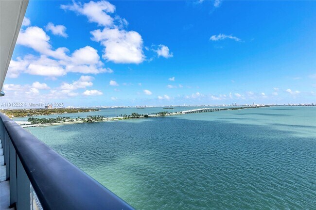 Building Photo - 3131 NE 7th Ave