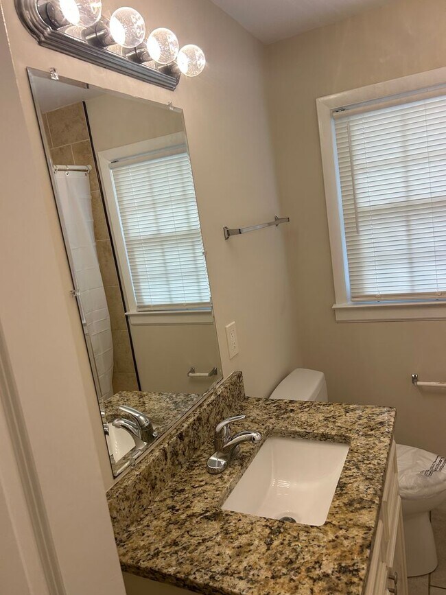 Building Photo - Beautiful Remodeled Two Bedroom House Near...