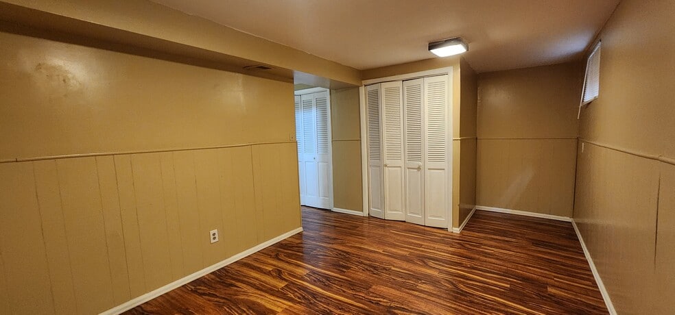 Building Photo - 188 Paris Cir