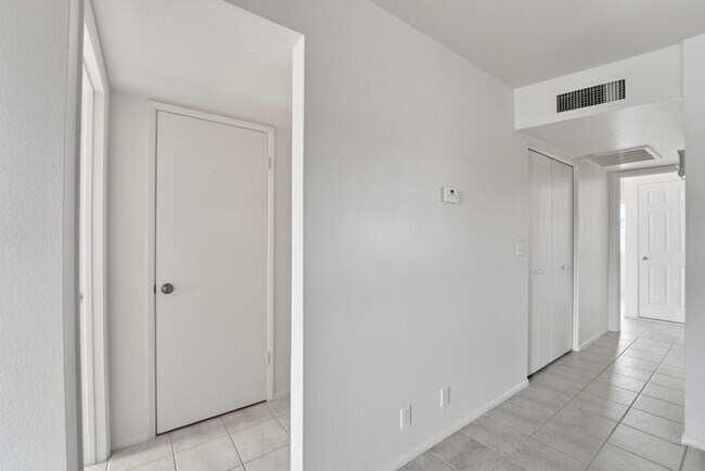 Building Photo - 1107 N July Cir