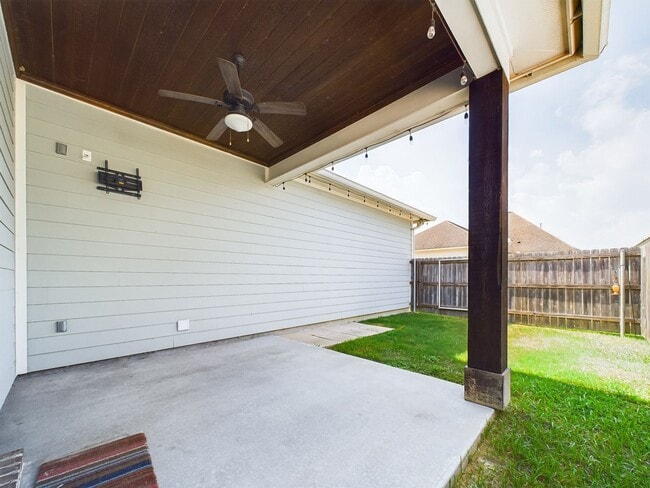 Building Photo - COMING SOON! Welcome to your charming rental home, where comfort and style come together seamlessly!