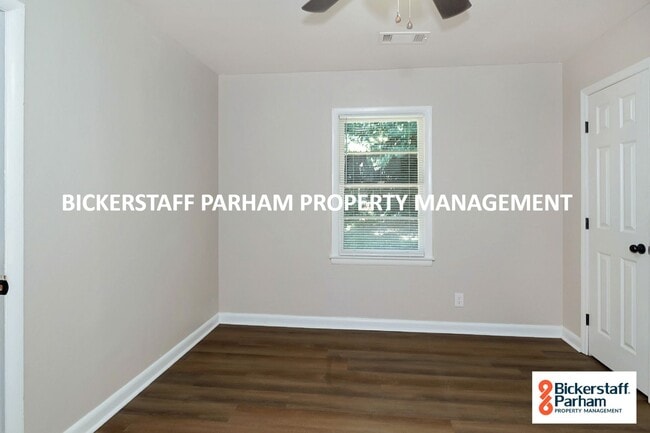 Building Photo - Welcome to this charming 3-bedroom, 1-bath...