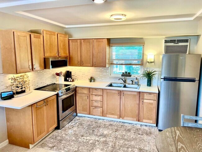 Building Photo - 2590 First St