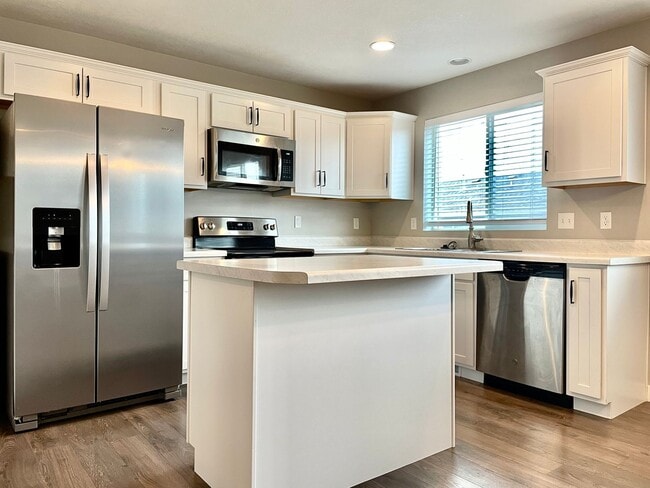 Building Photo - 3037 S Red Pine Dr