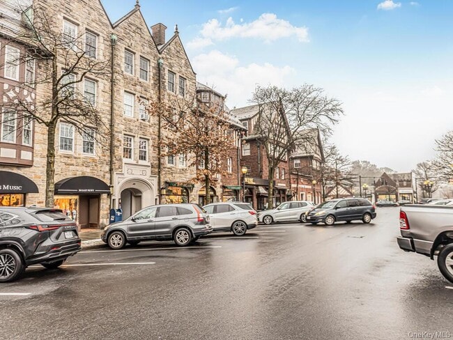 Building Photo - 192 Garth Rd