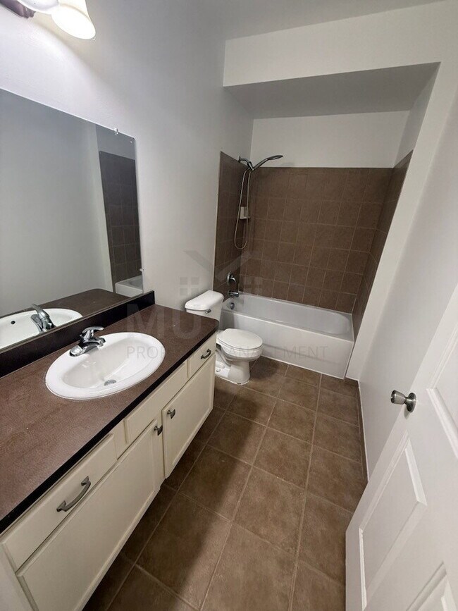 Building Photo - 48449 Manor Bridge Dr