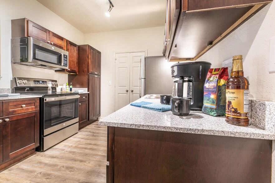 Highland Club 17505 Jefferson Hwy Baton Rouge LA 70817 Apartment Finder